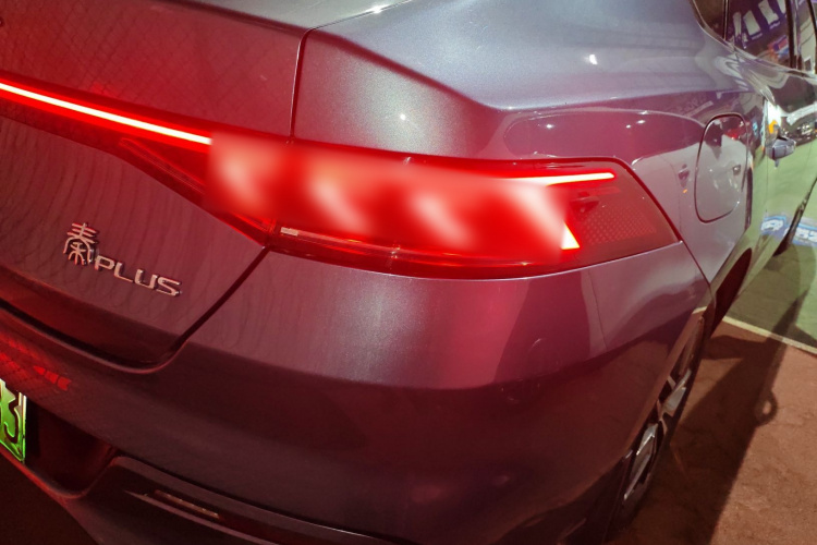 比亚迪 秦PLUS 2024款 荣耀版 EV 420KM领先型车身外观9