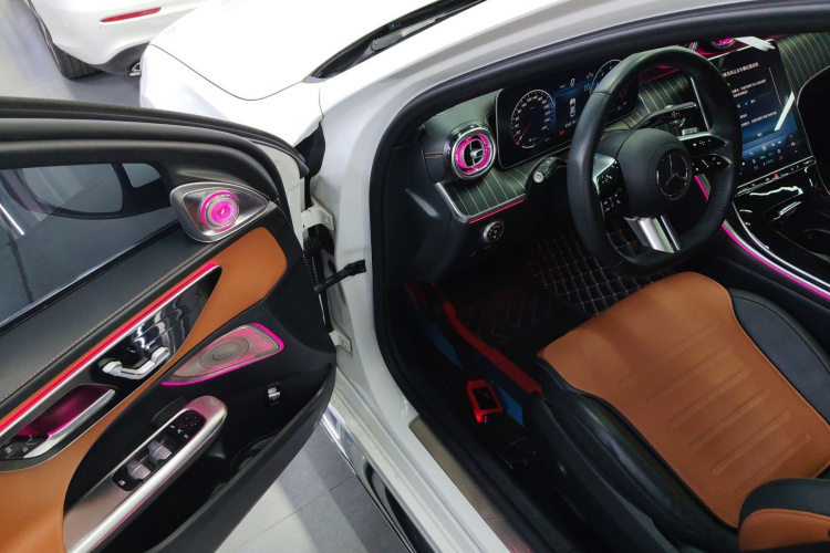 奔驰C级 2023款 C 200 L 运动版中控内饰20