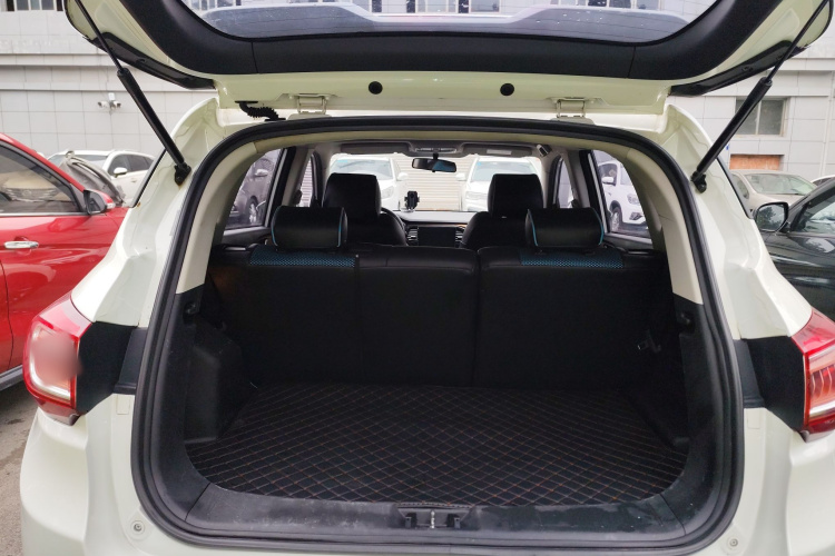 陆风X2 2017款 1.6L 手动锋锐版机舱底盘23