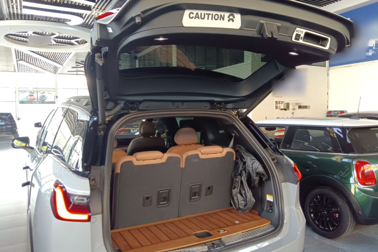 蔚来ES8 2020款 580KM 签名版 六座版机舱底盘23