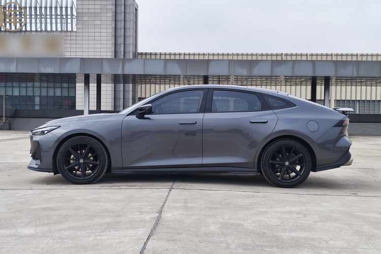 长安UNI-V 2022款 1.5T 尊贵型车身外观6002