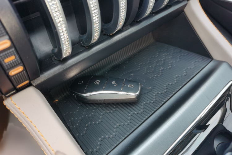 比亚迪 元PLUS 2023款 冠军版 430KM 超越型中控内饰7001