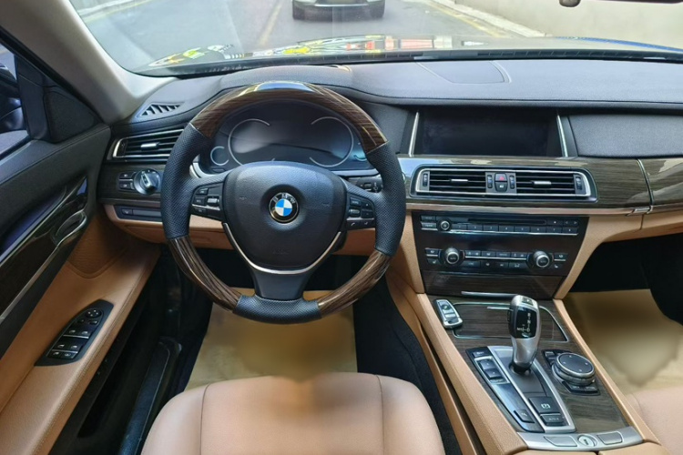 宝马7系 2014款 730Li 臻享型中控内饰7005