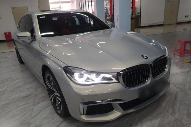 宝马7系 2018款 740Li xDrive 尊享型 M运动套装车身外观3