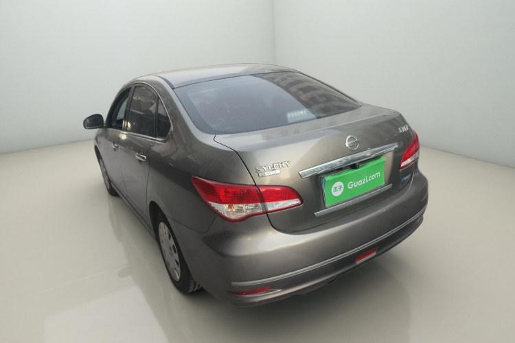 日产 轩逸 2012款 经典 1.6XE 手动舒适版车身外观5