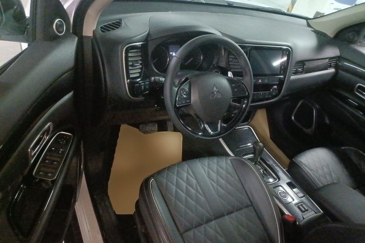 三菱 欧蓝德 2020款 2.4L 四驱致享版 7座中控内饰20