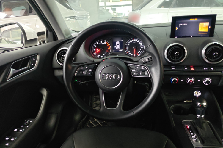 奥迪A3 2020款 Sportback 35 TFSI 时尚型 国VI中控内饰13