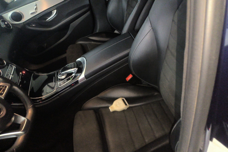 奔驰C级 2018款 C 200 运动版中控内饰19