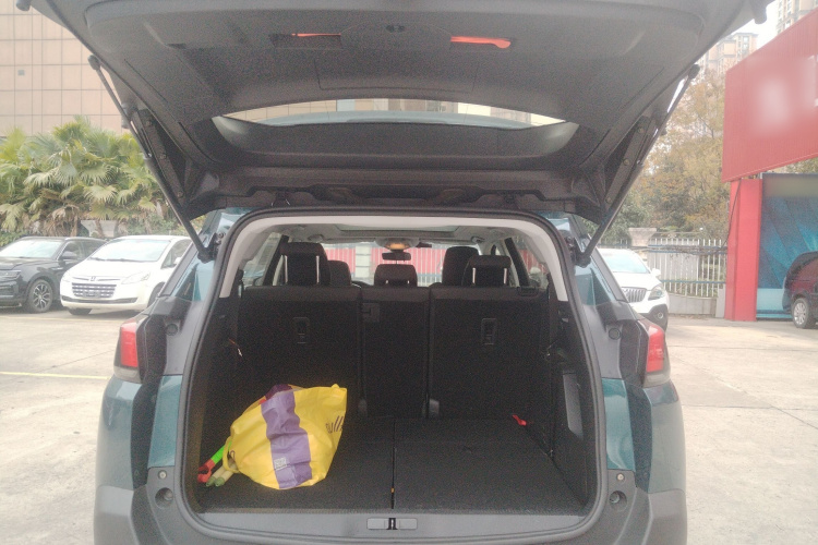 标致5008 2017款 350THP 7座精英版机舱底盘23