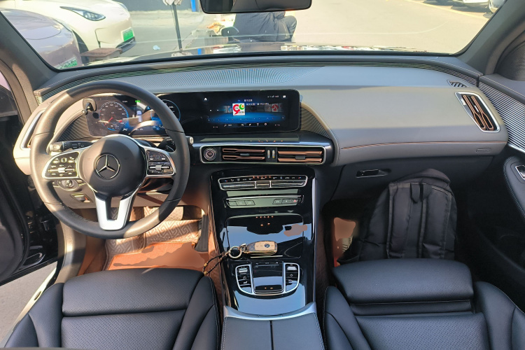 奔驰EQC 2022款 改款 EQC 400 4MATIC中控内饰12