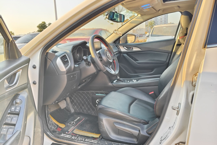 马自达3 昂克赛拉 2017款 三厢 1.5L 自动豪华型 国V中控内饰7002