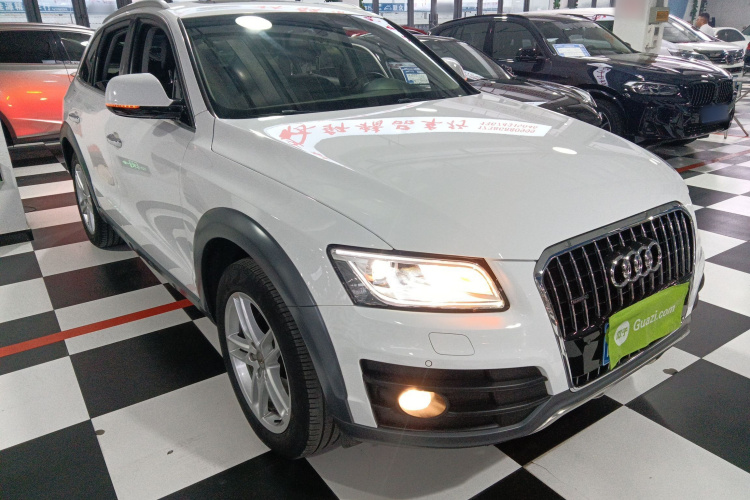 奥迪Q5 2018款 典藏版 40 TFSI 技术型车身外观3