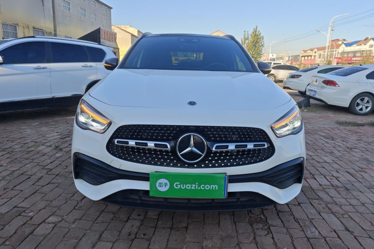 奔驰GLA 2023款 GLA 220 4MATIC车身外观2