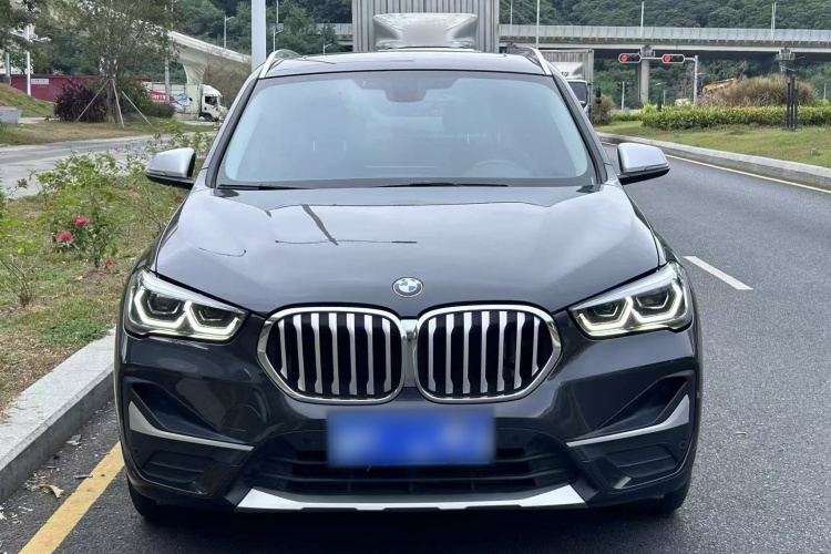 宝马X1 2022款 xDrive25Li 尊享型车身外观6001