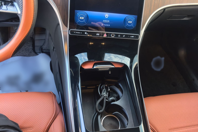 奔驰GLC 2025款 GLC 300 L 4MATIC 动感型 5座局部细节18