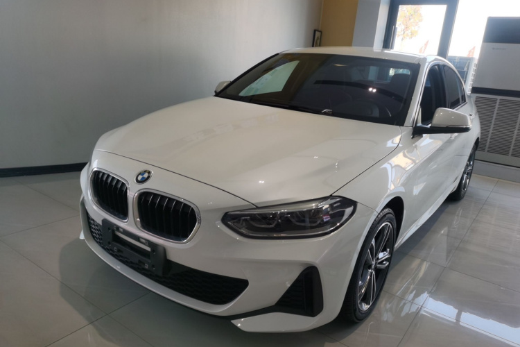 宝马1系 2021款 改款 120i M运动版车身外观1