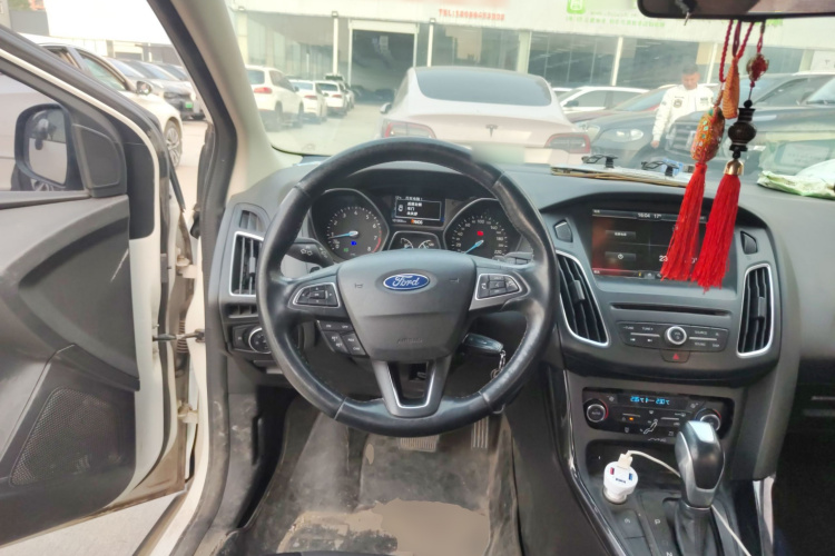 福特 福克斯 2015款 三厢 EcoBoost 180 自动精英型中控内饰13