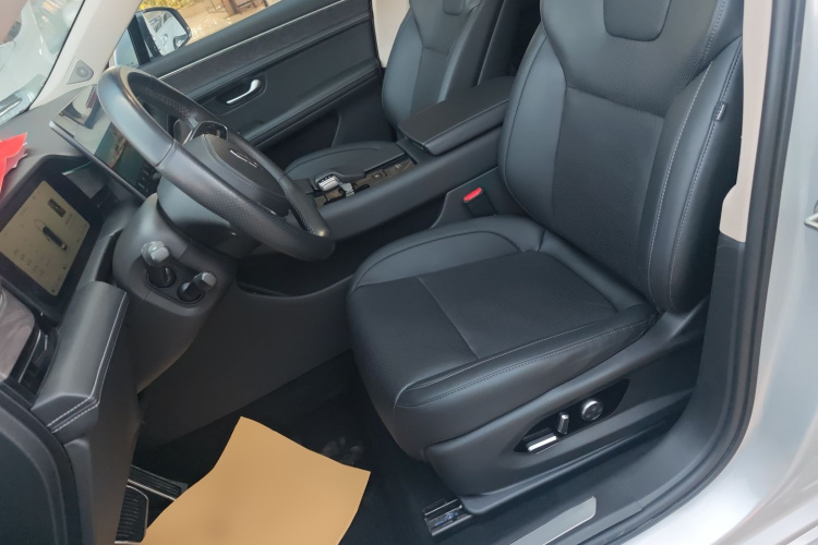 鸿蒙智行 问界M5 2022款 增程四驱性能版局部细节19