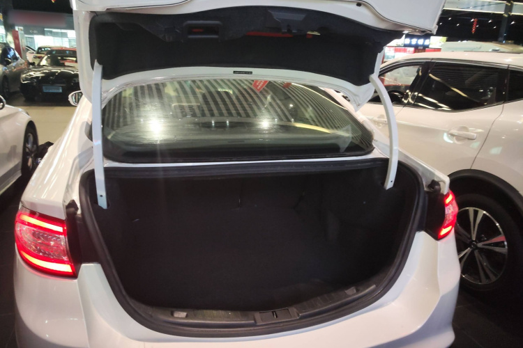 福特 蒙迪欧 2013款 2.0L GTDi200时尚型局部细节23