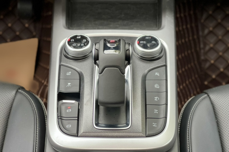 坦克300 2023款 越野版 2.0T 征服者局部细节18