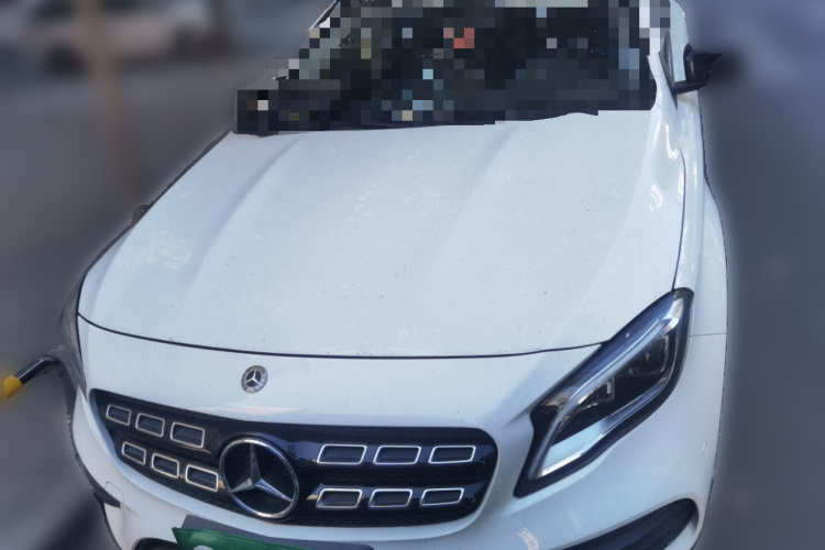 奔驰GLA 2018款 GLA 220 4MATIC 运动型车身外观6001