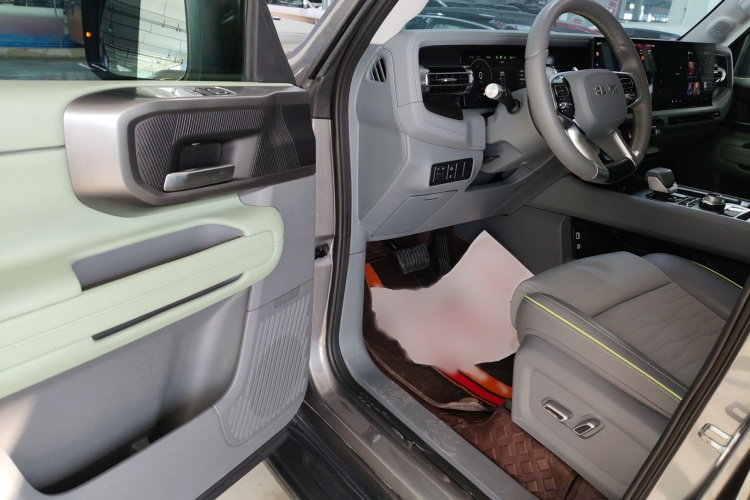 北京BJ40 2024款 2.0T 全新刀锋英雄版 攀登者中控内饰7003