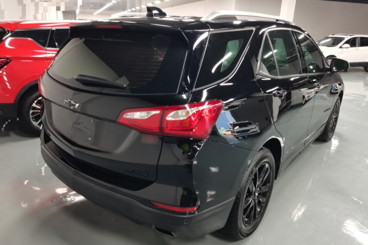 雪佛兰 探界者 2018款 RS 550T 自动四驱捍界版车身外观7