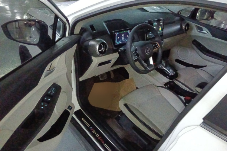 比亚迪 元Pro 2021款 401KM 豪华型中控内饰7003