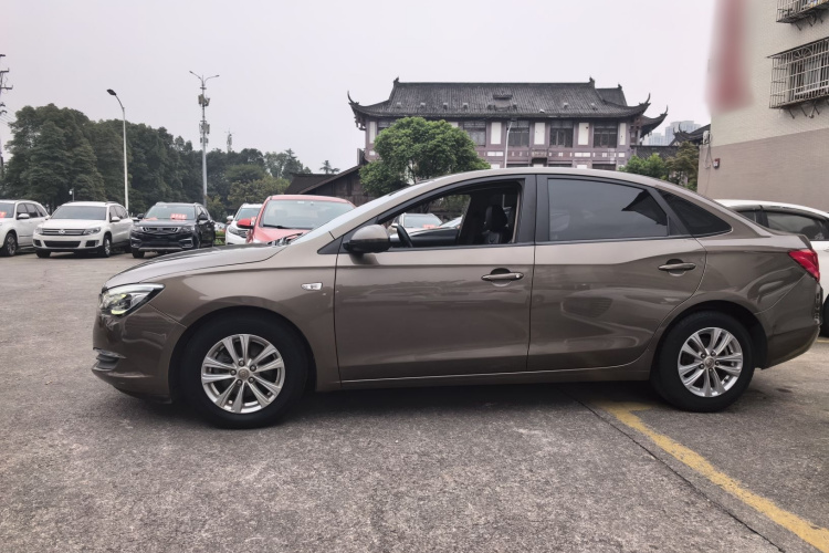 别克 英朗 2017款 15N 自动进取型车身外观4