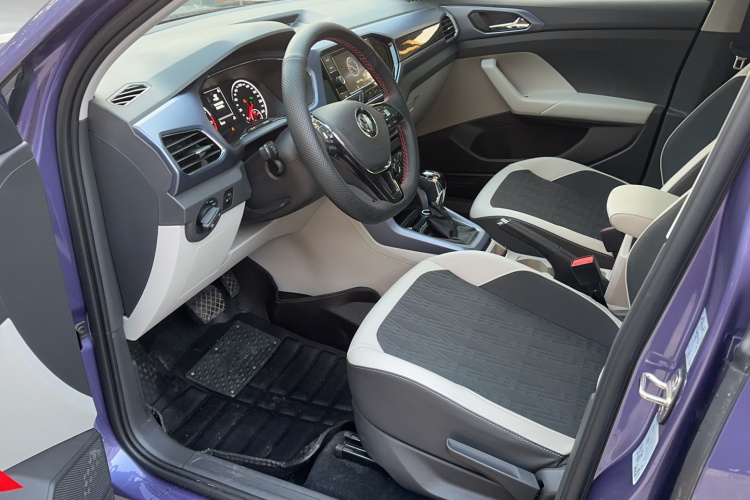 大众 途铠 2020款 1.5L 自动舒适版中控内饰7002