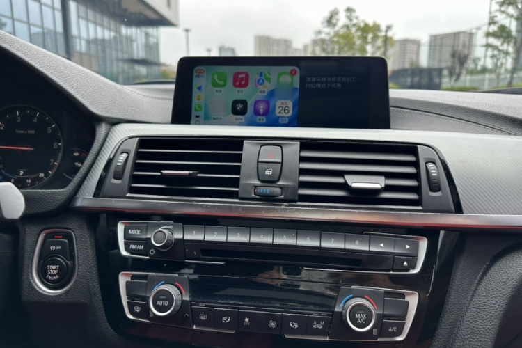 宝马3系 2019款 320i M运动曜夜版中控内饰7007