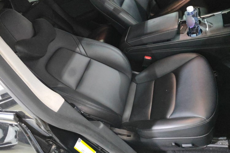 特斯拉 Model Y 2021款 标准续航后驱版局部细节41