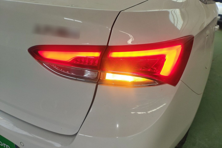 别克 英朗 2021款 典范 1.5L 自动精英型车身外观9