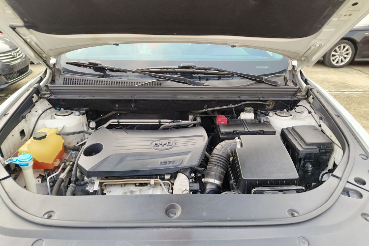 比亚迪 宋Pro 2019款 1.5T 自动豪华型机舱底盘24