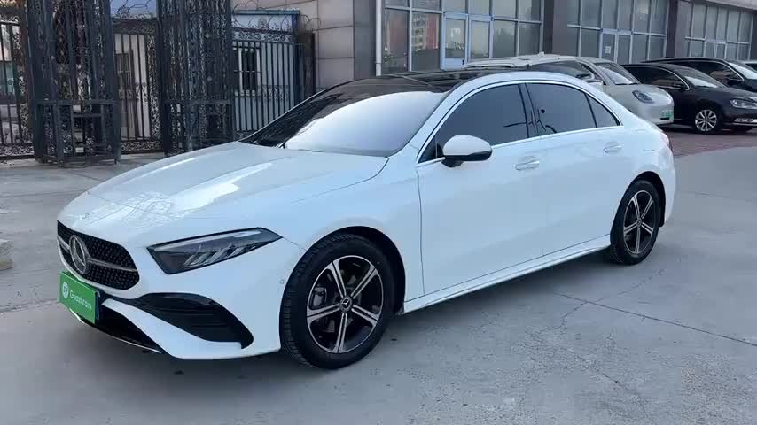 奔驰A级 2025款 A 200 L 时尚型实拍1
