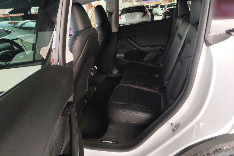 特斯拉 Model Y 2022款 改款 后轮驱动版中控内饰21