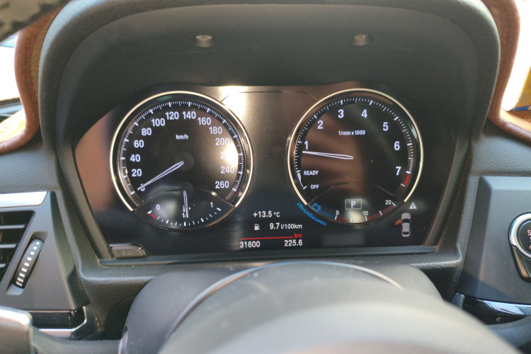 宝马1系 2019款 120i 领先型M运动套装局部细节14