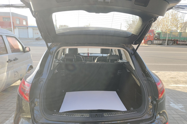 众泰SR9 2017款 2.0T 自动极致之光版机舱底盘23