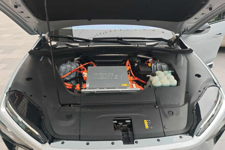 蔚来ES8 2020款 580KM 六座版机舱底盘24