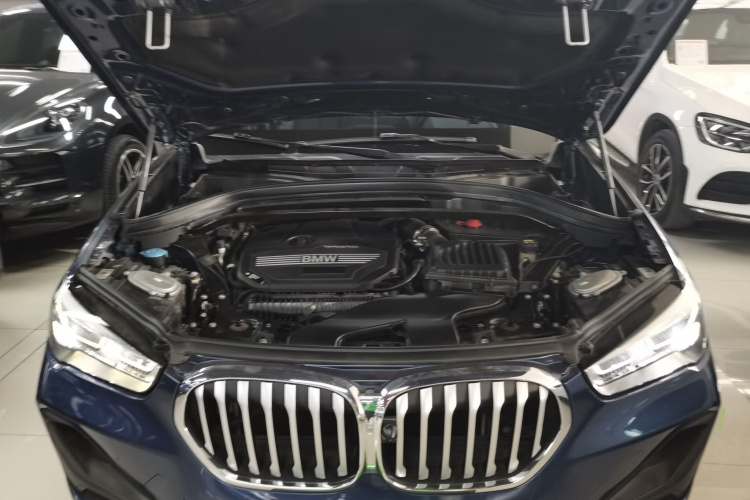 宝马X1 2021款 sDrive25Li 领先型机舱底盘24