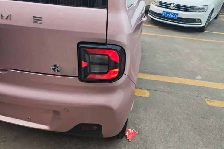 吉利银河 2024款 改款 熊猫mini 200km 龙腾版车身外观9