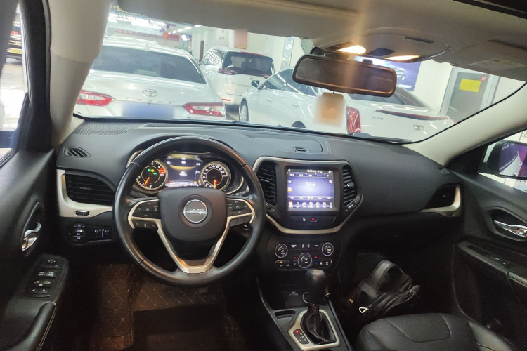 Jeep 自由光 2017款 2.0L 优越版中控内饰12