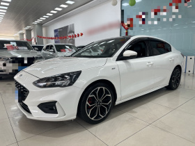 福特 福克斯 2020款 三厢 EcoBoost 180 自动ST Line