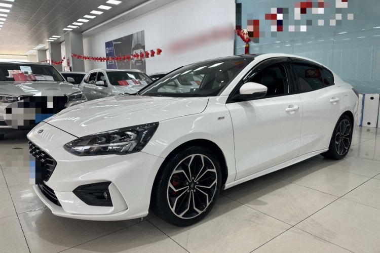 福特 福克斯 2020款 三厢 EcoBoost 180 自动ST Line车身外观1