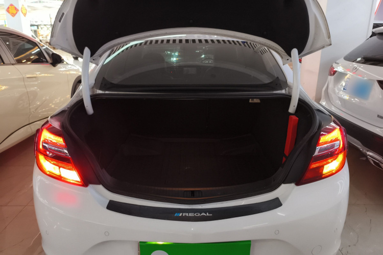 别克 君威 2015款 1.6T 精英技术型机舱底盘23