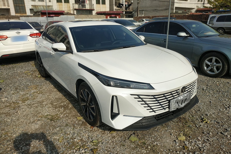 长安 逸动 2025款 蓝鲸 1.5T 500Bar尊贵型车身外观3