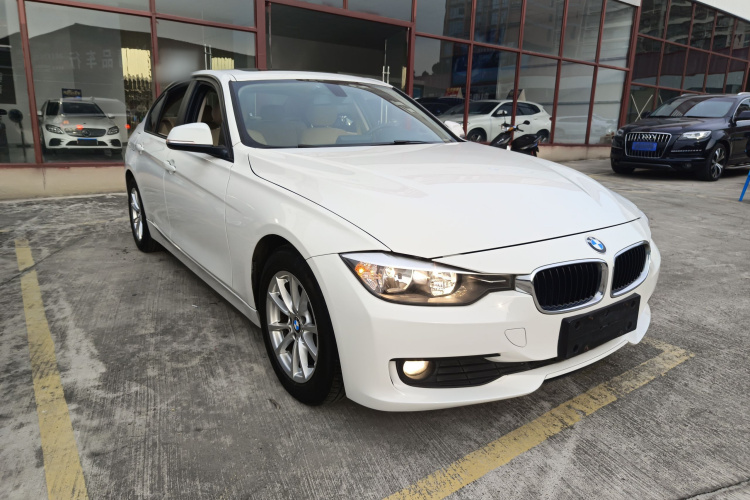 宝马3系 2013款 316i 进取型车身外观3