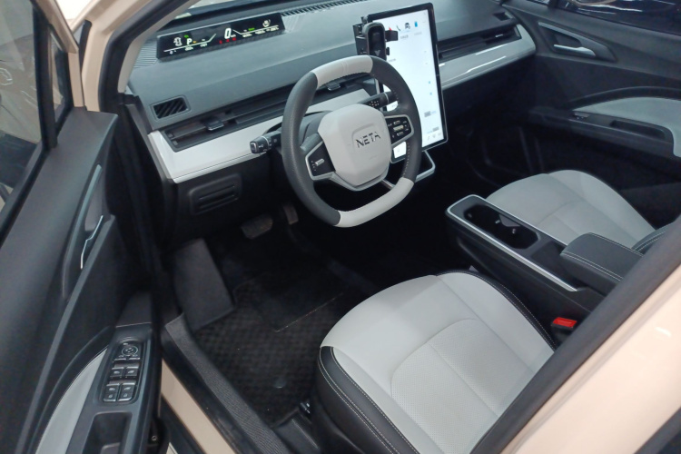 哪吒汽车 哪吒AYA 2023款 401 Lite中控内饰7003