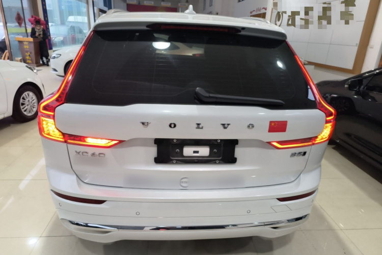 沃尔沃XC60 2024款 B5 四驱智逸豪华版车身外观6