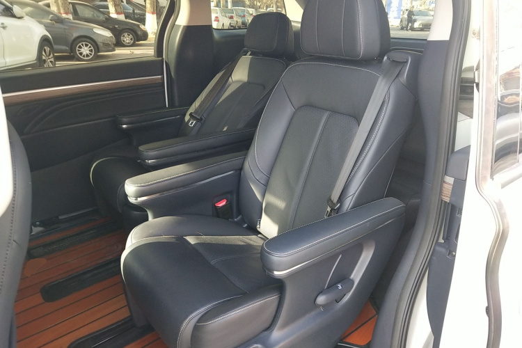 广汽传祺 传祺M8 2023款 领秀系列 390T 尊享版中控内饰21